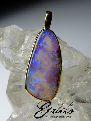 Goldanhänger mit australischem Opal