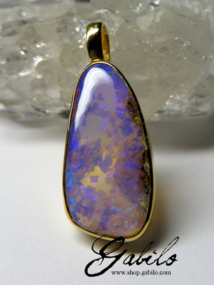 Goldanhänger mit australischem Opal