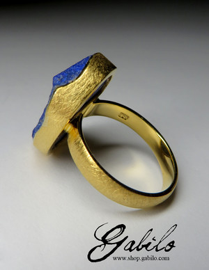 Goldener Ring mit Lapislazuli
