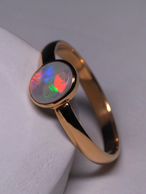 Opal gold ring 