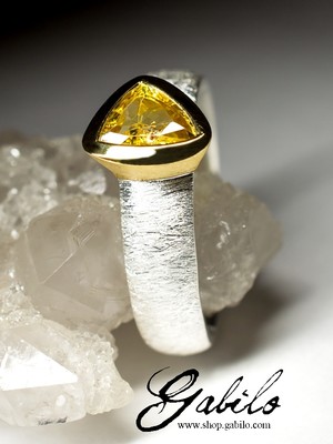 Silberring mit gelbem Saphir