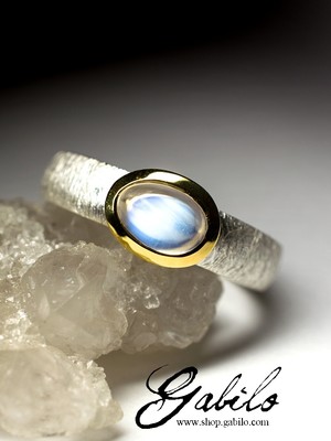 Ring mit Mondstein in Silber mit Zertifikat
