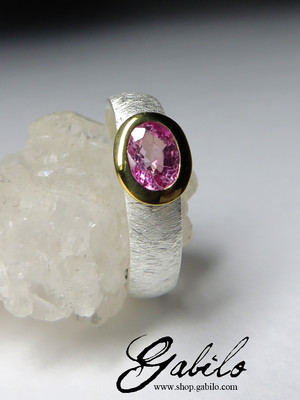 Silberring mit rosa Saphir