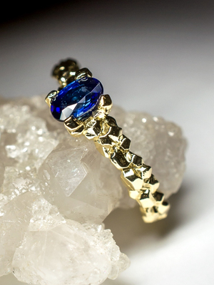 Blue sapphire yellow gold ring