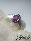 Ring mit rosa Saphir in Silber