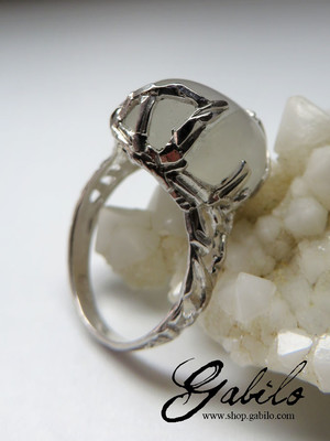 Серебряное кольцо с адуляром