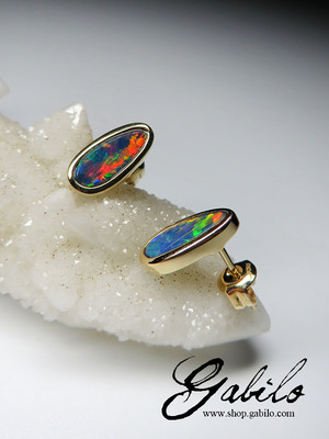 Doublet opal yellow gold earrings 