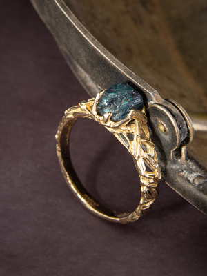 Alexandrite crystal gold ring 