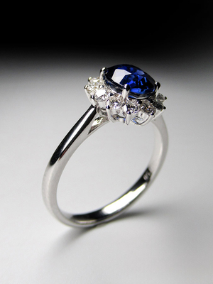 Royal Blue sapphire gold ring with diamonds