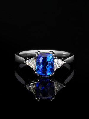 2.11 cts Cornflower Sapphire and Diamond gold ring