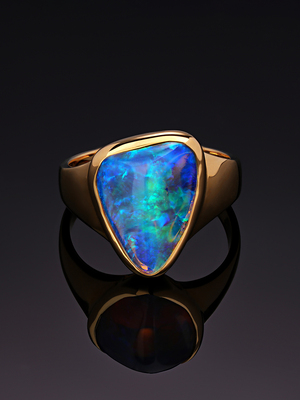 Opal yellow gold ring