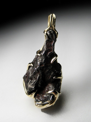 Meteorite yellow gold pendant