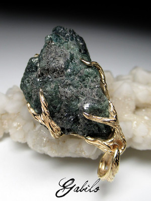 Alexandrite crystal gold pendant 