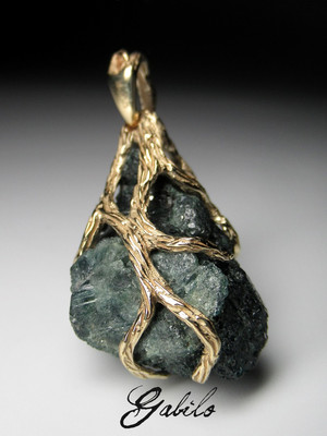 Alexandrite crystal gold pendant 