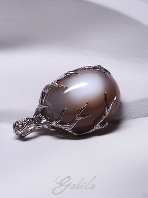 Moonstone white gold pendant