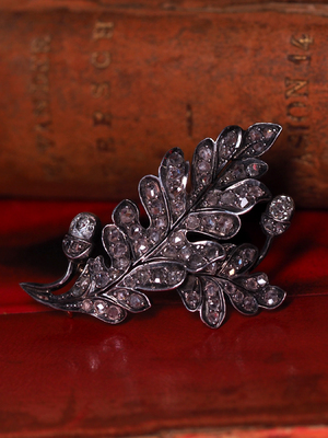 Oak diamond brooch in gold and silver