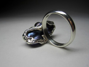 Ring mit schwarzen Perlen