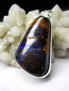 Silberanhänger mit glänzendem Opal