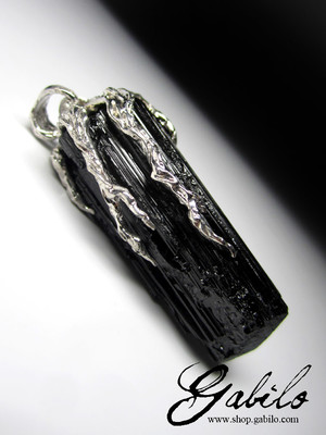 Silberanhänger mit schwarzem Turmalin