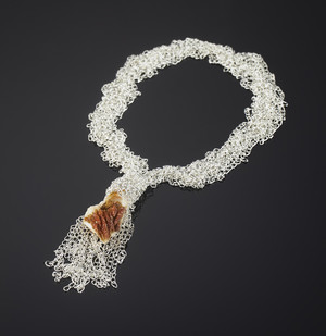 Halskette mit Vanadin auf Silberketten