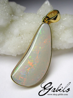 Goldene Suspension mit Savralian Opal