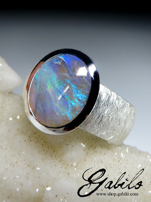 Ring mit schwarzem Opal in Silber