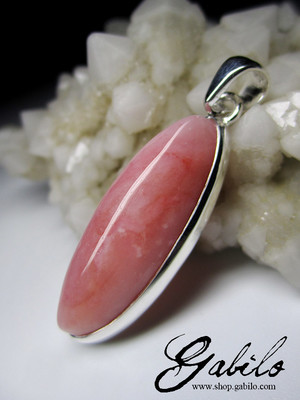 Anhänger mit rosa Opal in Silber