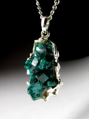 Dioptase in gold pendant 