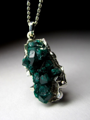 Dioptase in gold pendant 