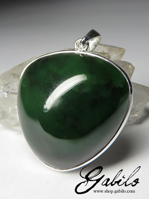 Silberanhänger mit dunkelgrüner Jade