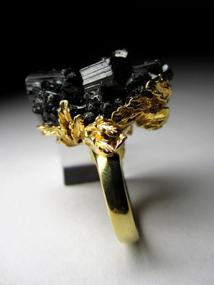 Gold ing with crystals of black tourmaline