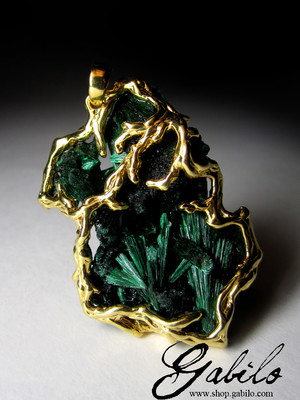 Large gold pendant with fiber malachite