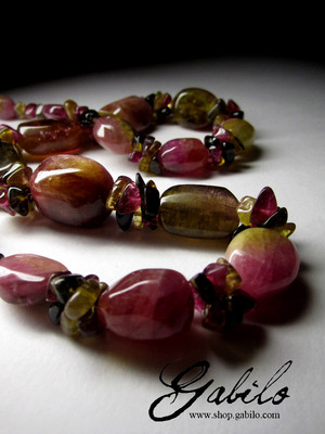 Perlen aus Farbturmalin