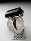 Ring mit einem Kristall aus schwarzem Turmalin