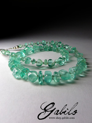 Perlen aus grünem Beryll