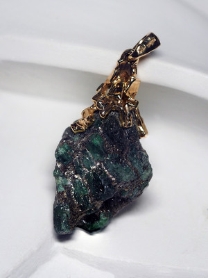 Men's emerald crystals gold pendant with gem report MSU