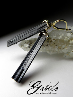 Gold earrings with black tourmaline 