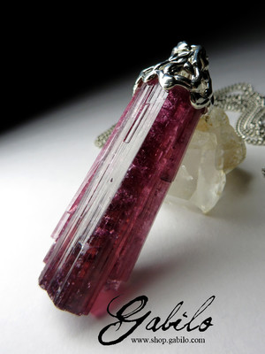 Pendant with rubellite crystal