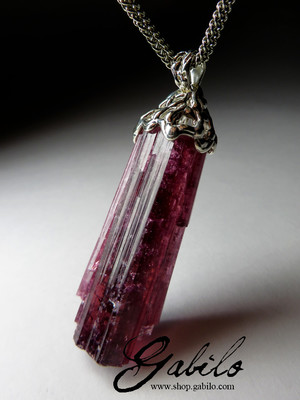 Pendant with rubellite crystal