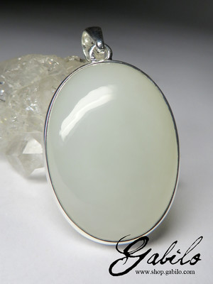 Silberanhänger mit weißer Jade