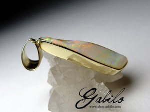 Australischer Opal in Gold
