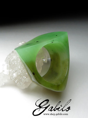 Einteiliger Ring aus zweifarbiger Jade
