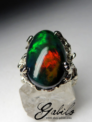 Goldring mit schwarzem äthiopischem Opal