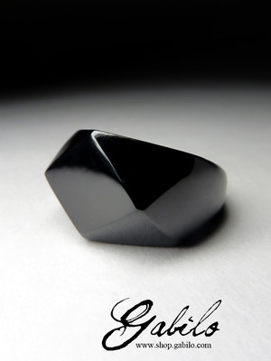 Einteiliger Ring aus schwarzer Jade
