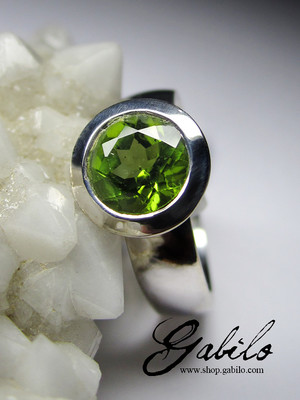 Chrysolite silver ring