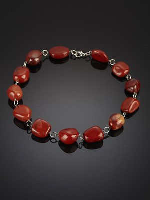 Perlen aus rotem Jaspis afrikanisch