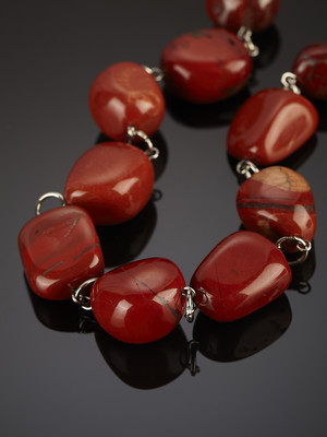 Perlen aus rotem Jaspis afrikanisch