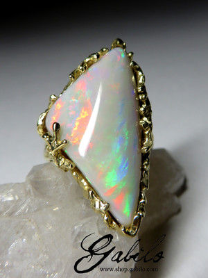 Australian opal gold ring