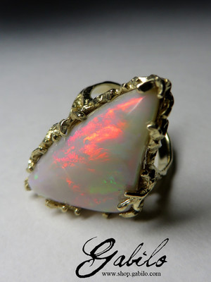 Australian opal gold ring