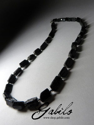 Perlen aus schwarzem Turmalin
